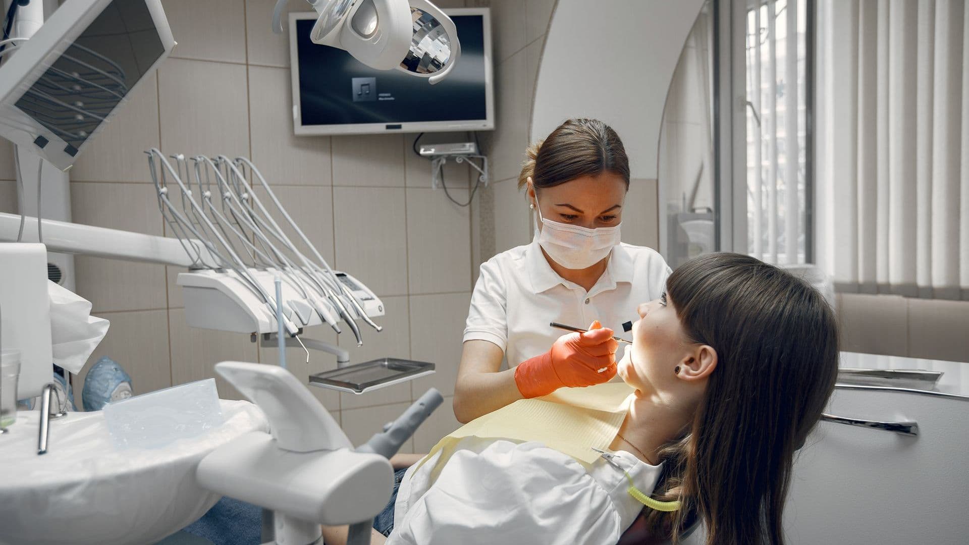 Emergency dentist treating a patient promptly